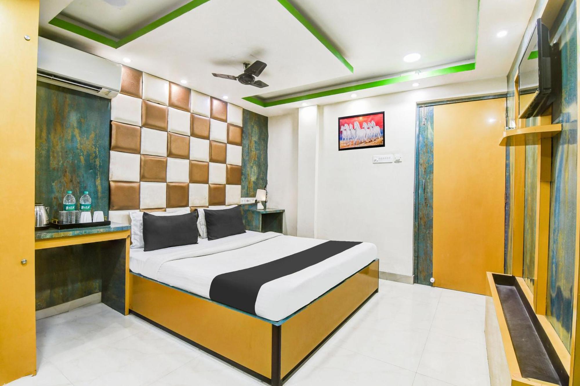 Super Hotel O Tagore Park Ruby Road Калькутта Экстерьер фото