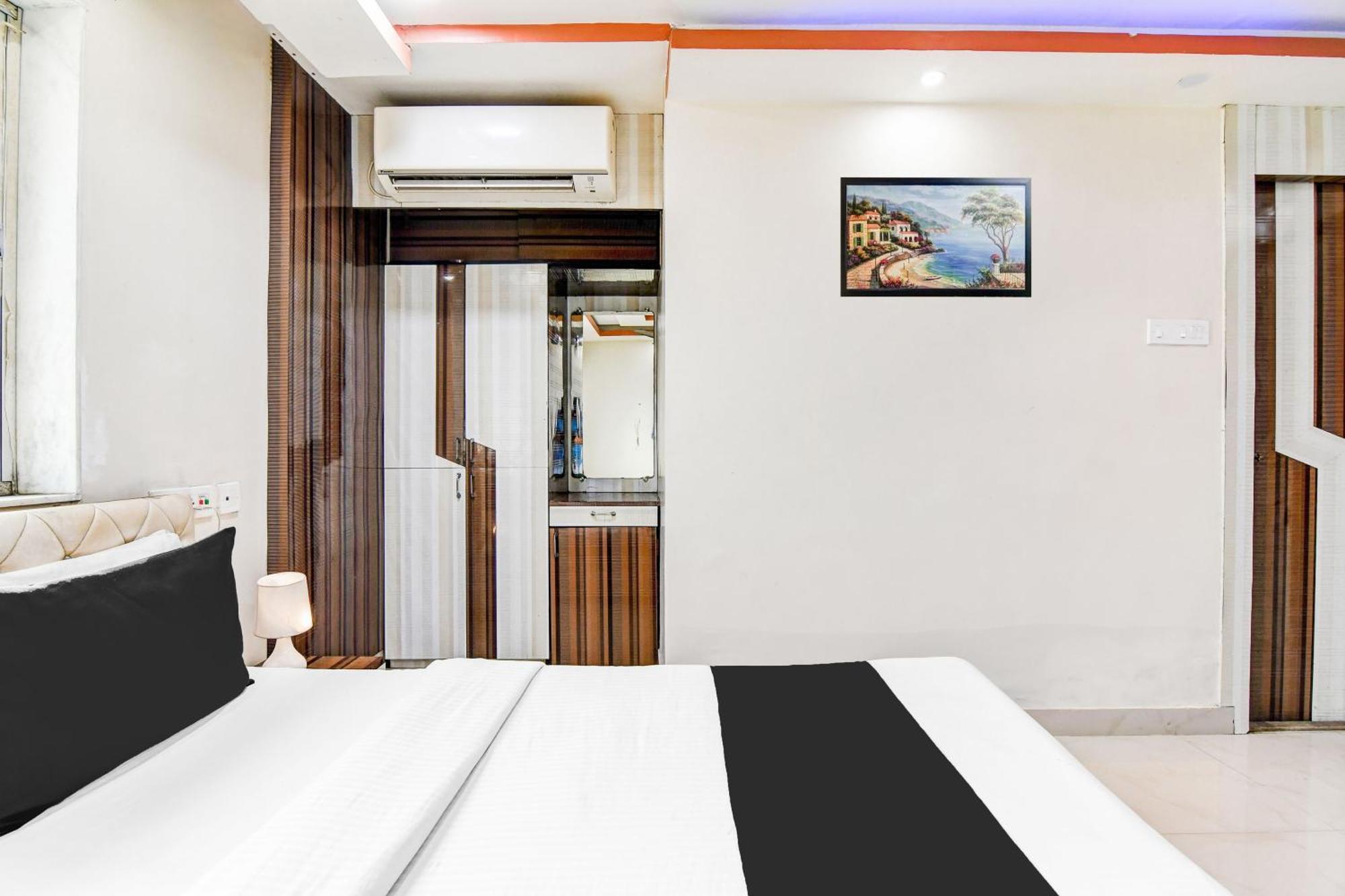 Super Hotel O Tagore Park Ruby Road Калькутта Экстерьер фото