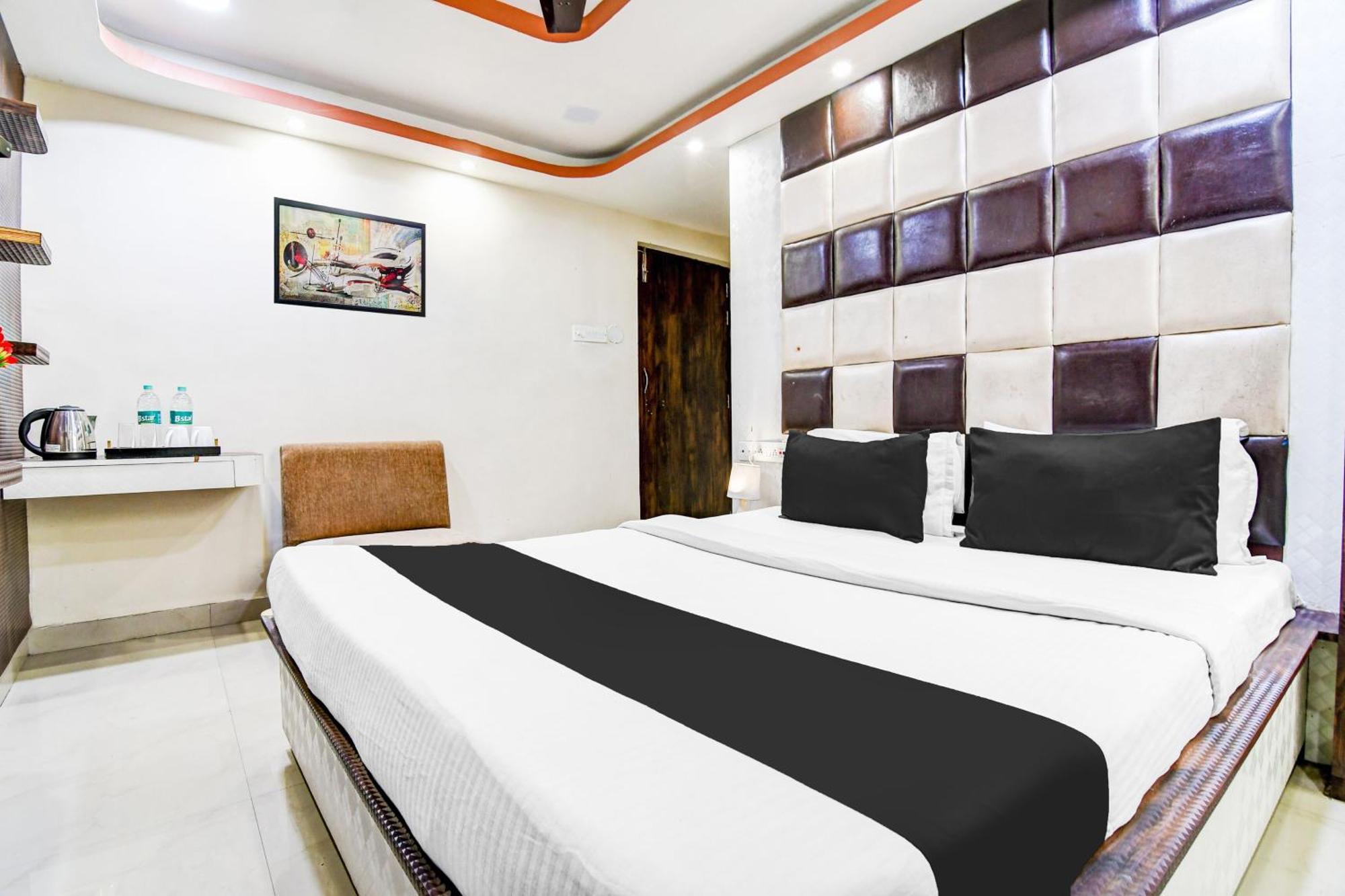 Super Hotel O Tagore Park Ruby Road Калькутта Экстерьер фото