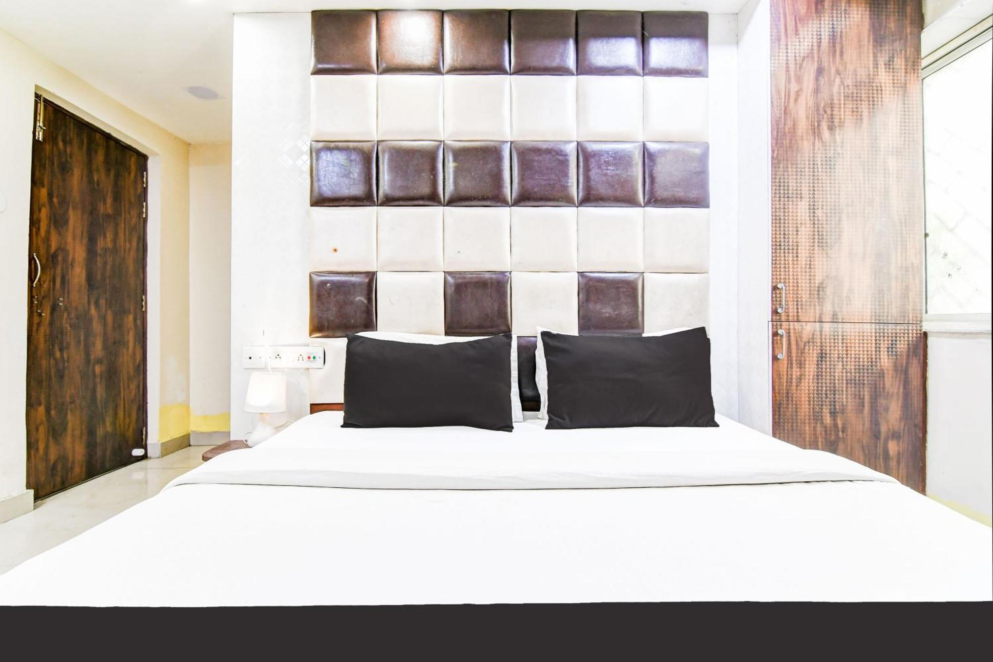 Super Hotel O Tagore Park Ruby Road Калькутта Экстерьер фото