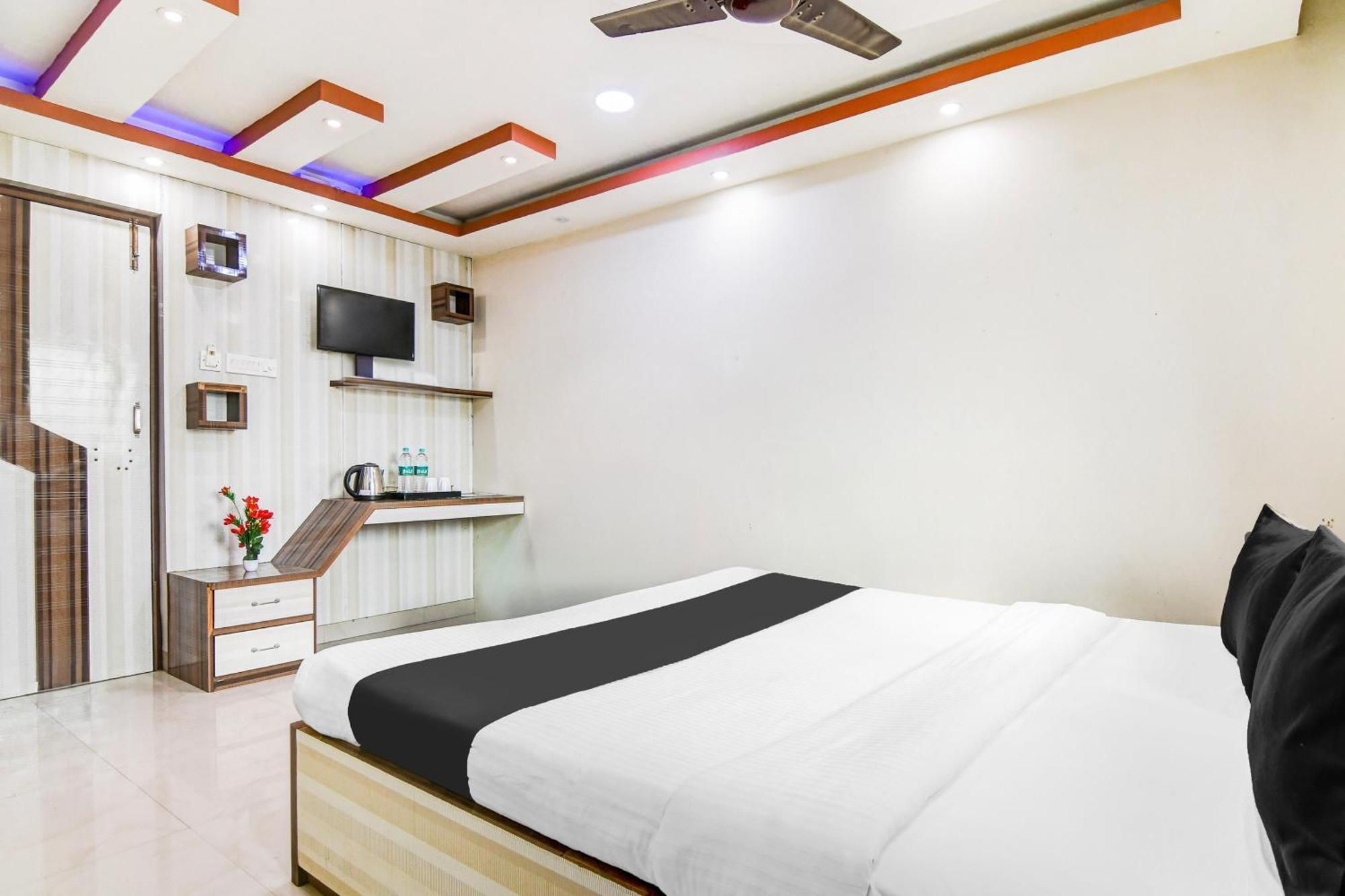 Super Hotel O Tagore Park Ruby Road Калькутта Экстерьер фото