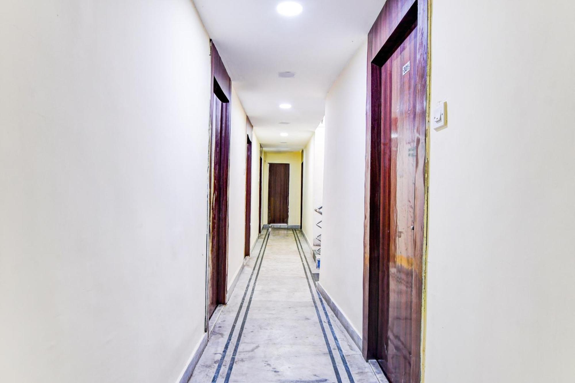 Super Hotel O Tagore Park Ruby Road Калькутта Экстерьер фото